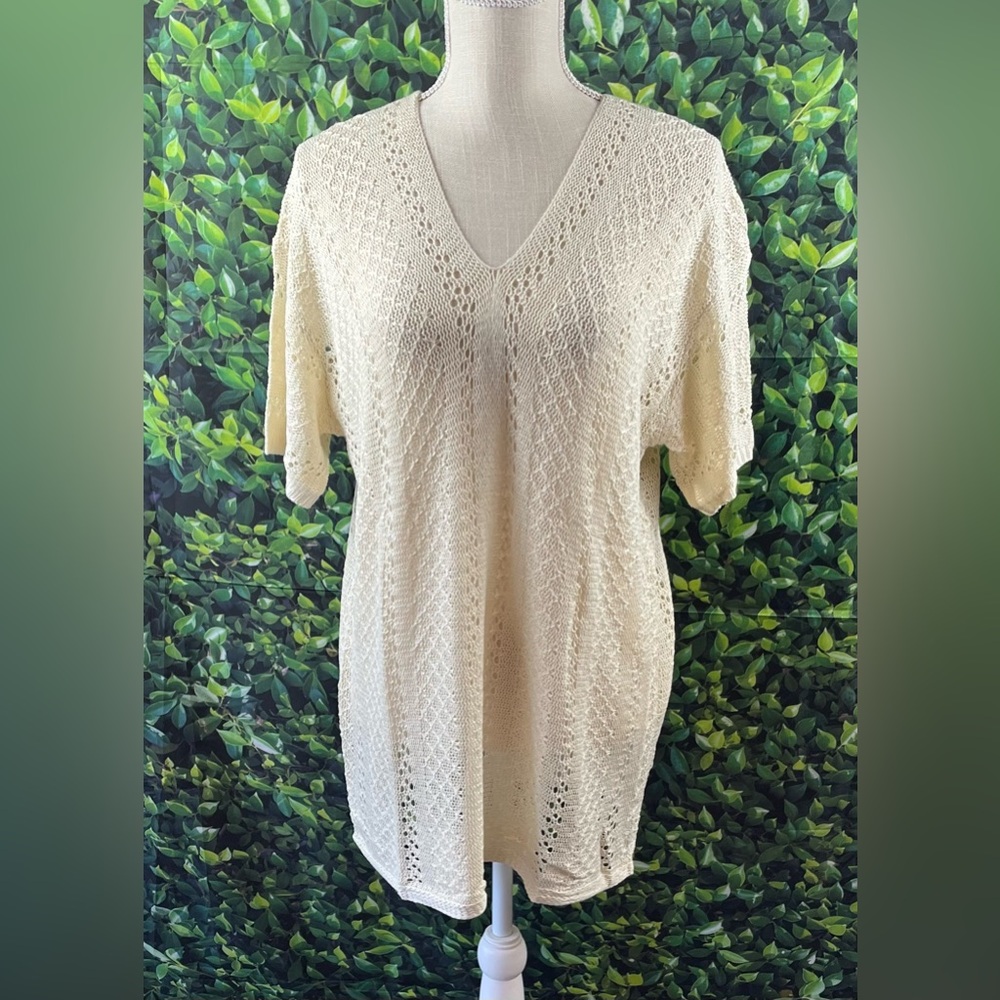Crochet Women Top Size:M  Short Sleeve V-Neck Beige Unbranded NWOT